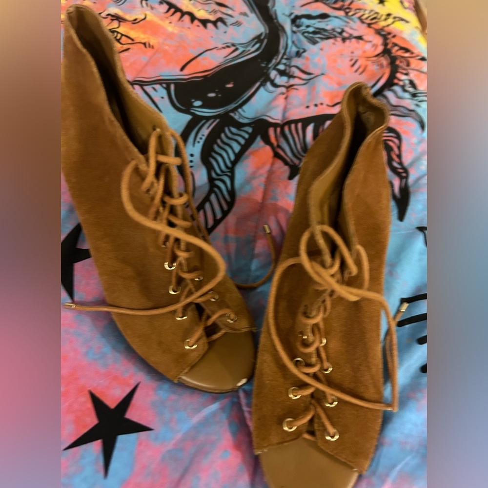 Used shoes - Picture 3 of 3